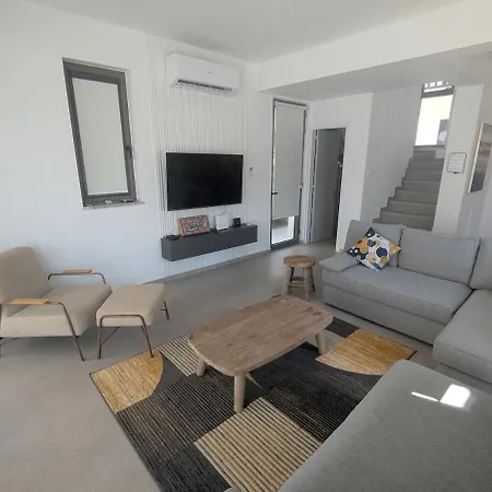 ヴィラ Ruach パラリムニ