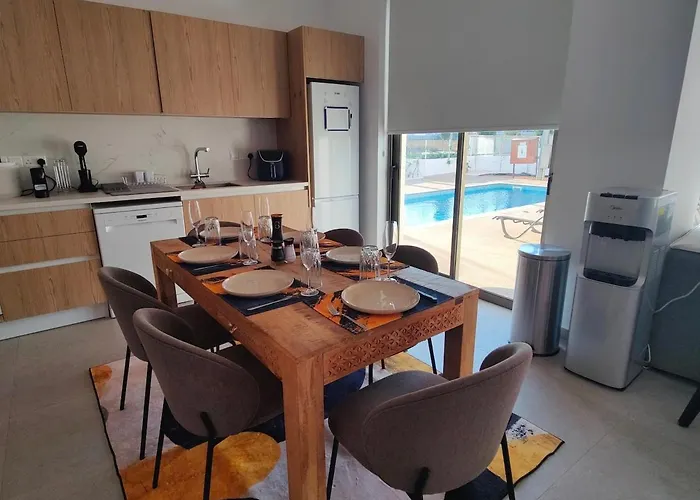 Ruach ヴィラ パラリムニ