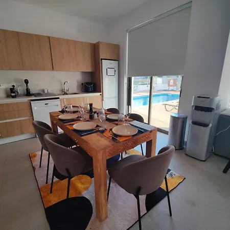 Ruach 빌라 파라림니